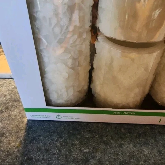 New 4 pc led candle set . $48retail - Picture 7 of 9